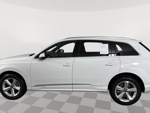 Carrara White 2021 Audi Q7 55 Premium