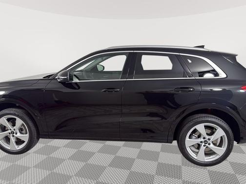 Mythos Black Metallic 2026 Audi Q5 Premium Plus TFSI quattro S tronic