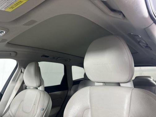 2018 Volvo XC60 Recharge Plug-In Hybrid T8 Inscription