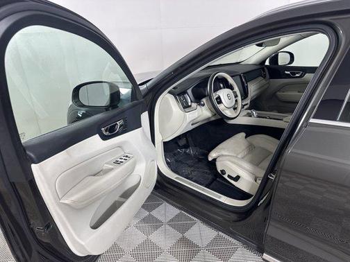 2018 Volvo XC60 Recharge Plug-In Hybrid T8 Inscription