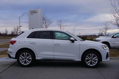 2025 Audi Q3 Premium 45 TFSI S line quattro Tiptronic