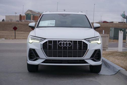 2025 Audi Q3 Premium 45 TFSI S line quattro Tiptronic