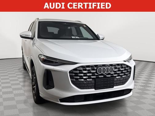 Glacier White Metallic 2025 Audi Q5 Premium Plus TFSI quattro S tronic