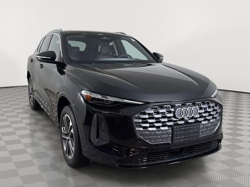 Mythos Black Metallic 2025 Audi Q5 Premium TFSI quattro S tronic