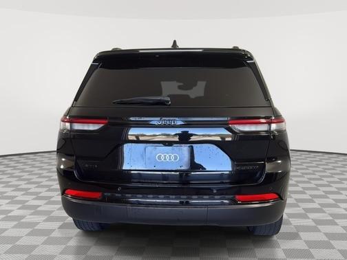 Diamond Black Crystal Pearlcoat 2023 Jeep Grand Cherokee Limited