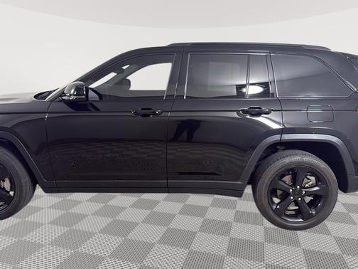 Diamond Black Crystal Pearlcoat 2023 Jeep Grand Cherokee Limited