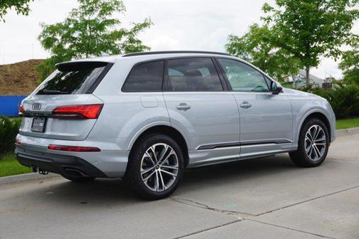 2025 Audi Q7 45 Premium Plus