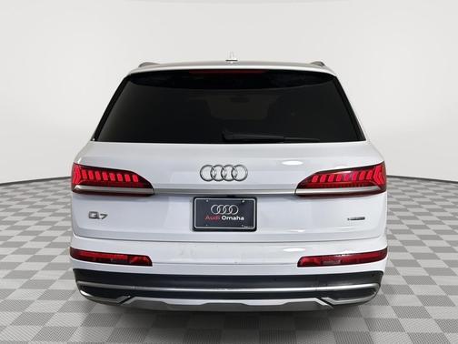 Glacier White Metallic 2023 Audi Q7 55 Prestige