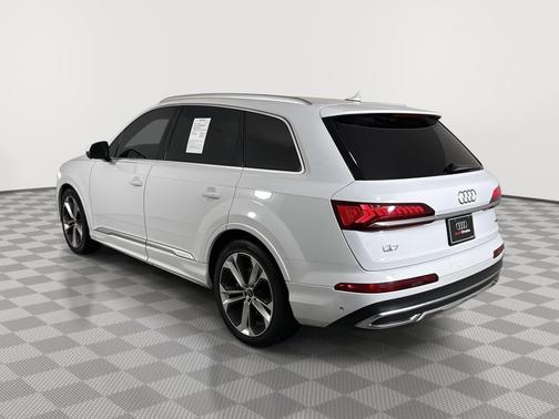 Glacier White Metallic 2023 Audi Q7 55 Prestige