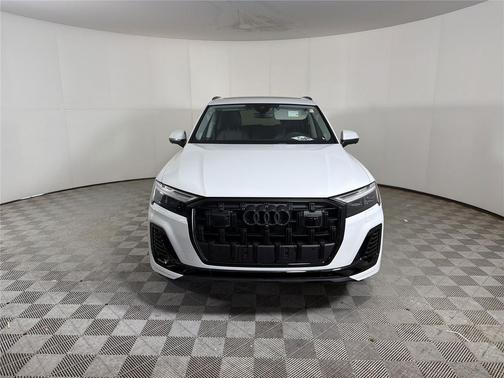 2025 Audi Q7 45 Premium Plus