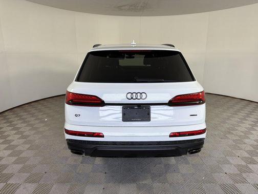 2025 Audi Q7 45 Premium Plus