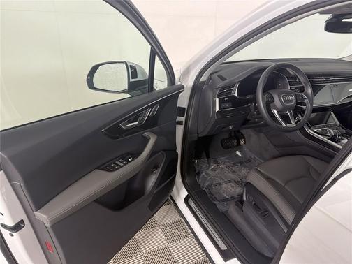 2025 Audi Q7 45 Premium Plus