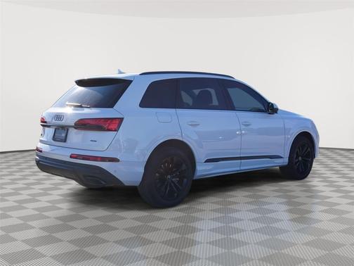 2025 Audi Q7 45 Premium Plus