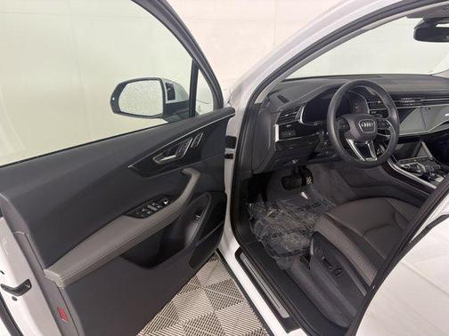 2025 Audi Q7 45 Premium Plus