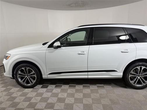 2025 Audi Q7 45 Premium Plus