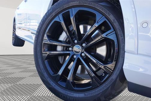 2025 Audi Q7 45 Premium Plus