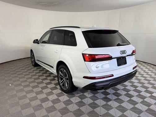 2025 Audi Q7 45 Premium Plus