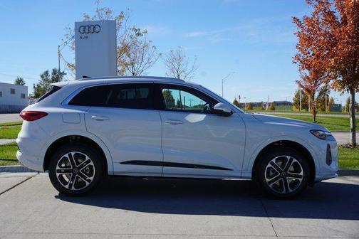 2025 Audi Q5 Premium TFSI quattro S tronic