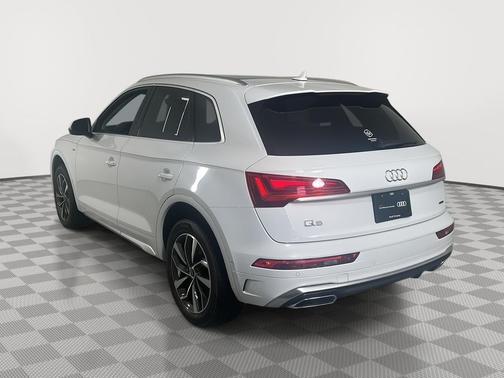Glacier White Metallic 2023 Audi Q5 45 S line Prestige