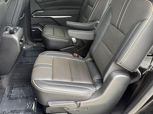 Mosaic Black Metallic 2025 Chevrolet Traverse High Country