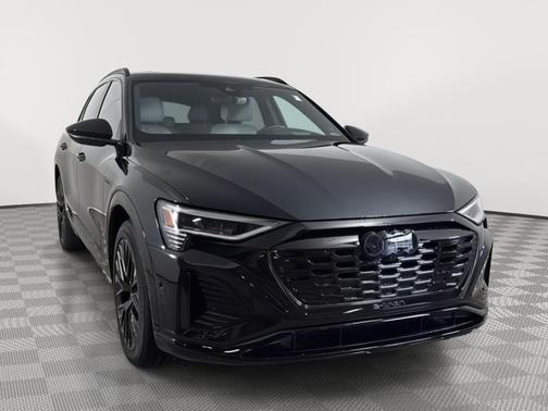 Mythos Black Metallic 2024 Audi Q8 e-tron Prestige