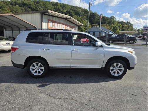 2011 Toyota Highlander SE
