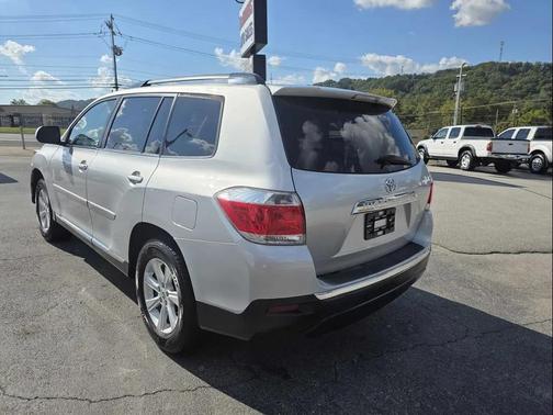 2011 Toyota Highlander SE