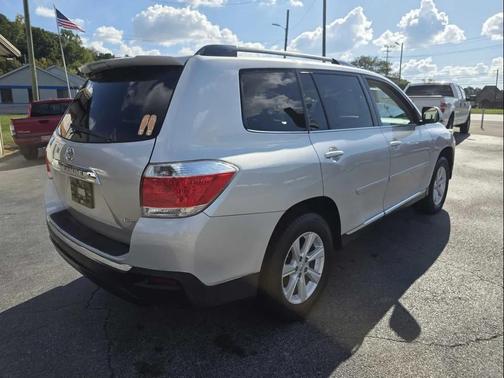 2011 Toyota Highlander SE