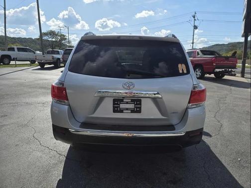 2011 Toyota Highlander SE