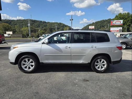 2011 Toyota Highlander SE