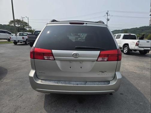 2004 Toyota Sienna LE