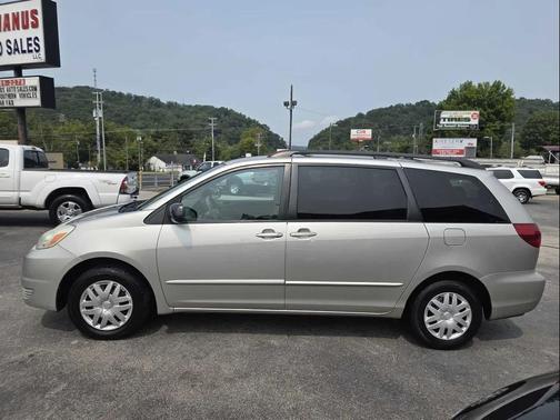 2004 Toyota Sienna LE