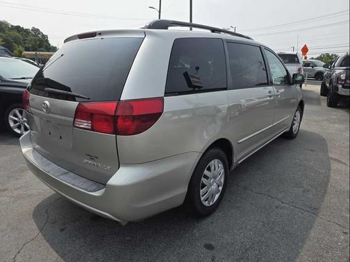 2004 Toyota Sienna LE