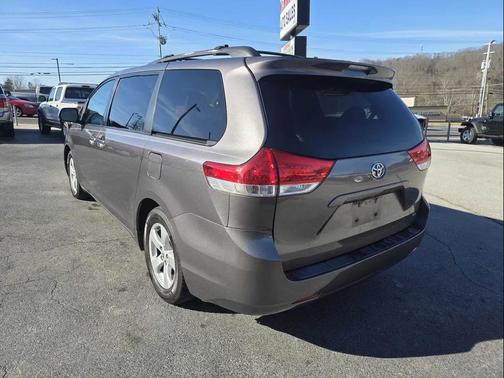2011 Toyota Sienna LE