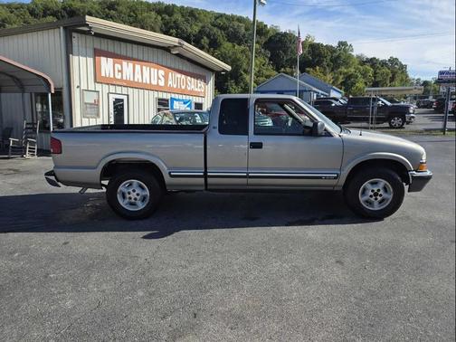 2003 Chevrolet S-10 Base