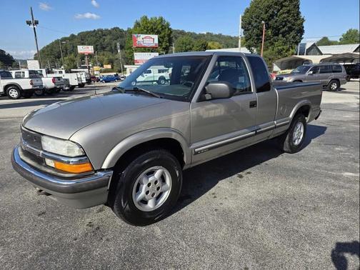 2003 Chevrolet S-10 Base