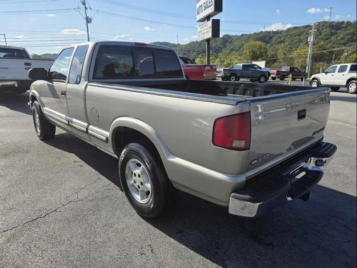 2003 Chevrolet S-10 Base