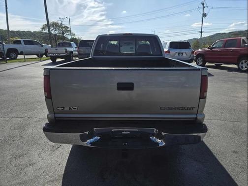 2003 Chevrolet S-10 Base