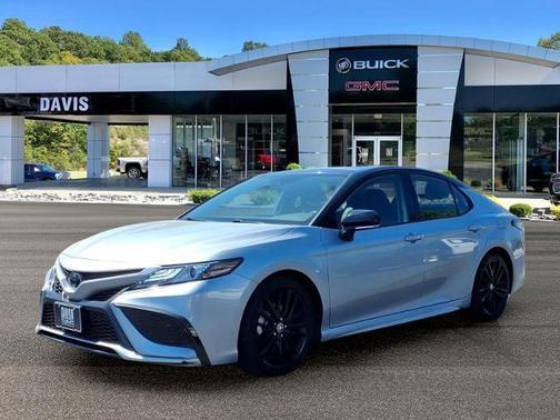 Celestial Silver Metallic/Midnight Black Metallic 2023 Toyota Camry XSE