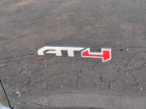 2023 GMC Acadia AWD AT4