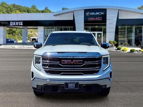 Summit White 2022 GMC Sierra 1500 SLT