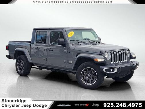 Sting Gray Clearcoat 2023 Jeep Gladiator Overland