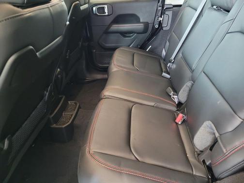 Black Clearcoat 2026 Jeep Wrangler Rubicon