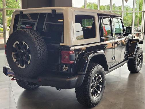Black Clearcoat 2026 Jeep Wrangler Rubicon