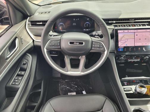 Metallic 2025 Jeep Grand Cherokee L Limited