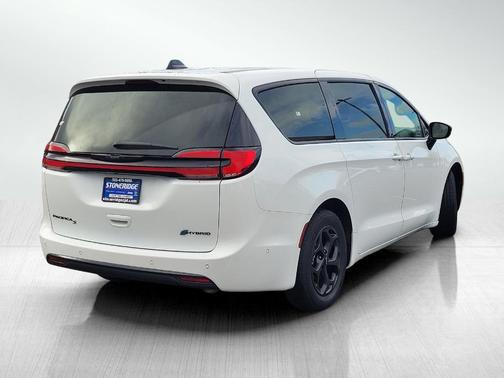 2024 Chrysler Pacifica Hybrid Select