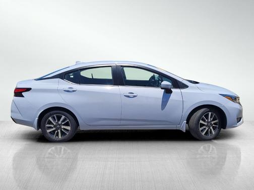 Gray Sky Pearl 2025 Nissan Versa 1.6 SV