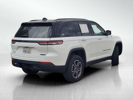 Bright White Clearcoat 2022 Jeep Grand Cherokee 4xe Trailhawk