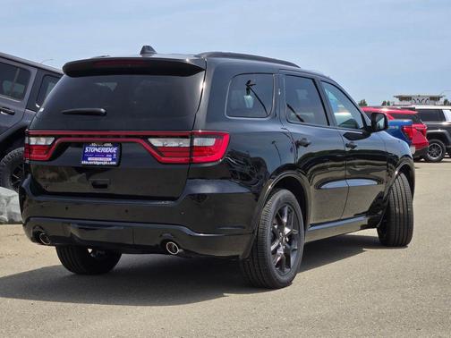 DB Black Crystal Clearcoat 2026 Dodge Durango GT HEMI V8