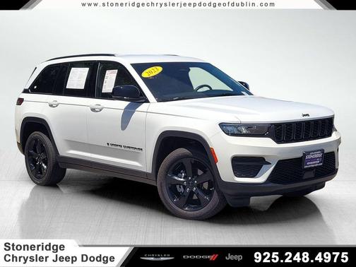 Bright White Clearcoat 2023 Jeep Grand Cherokee Altitude